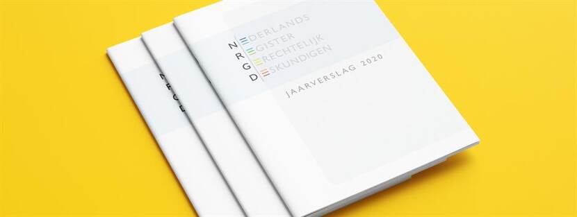 NRGD Jaarverslag 2020: foto van drie exemplaren van het jaarverslag van NRGD